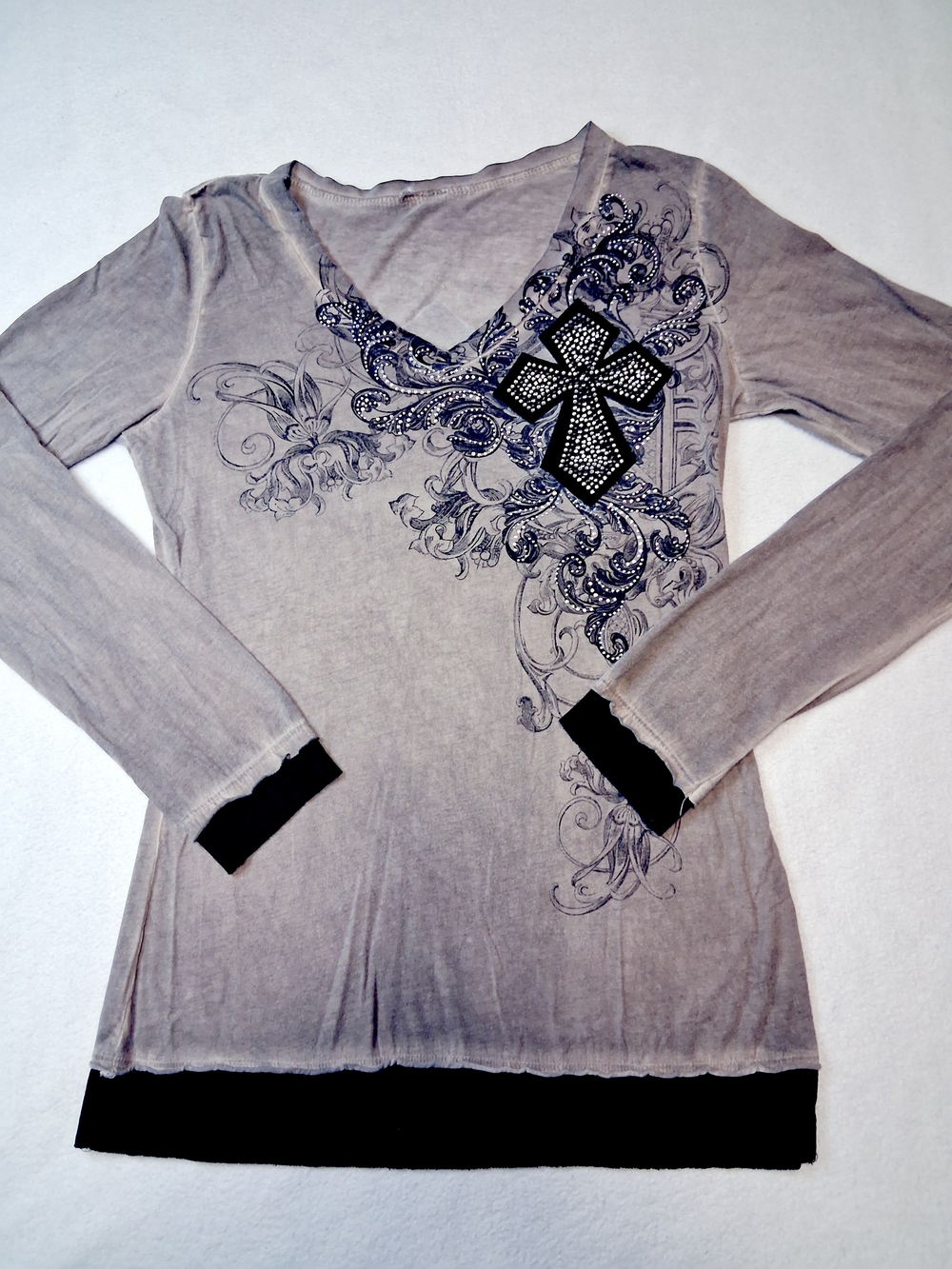 Vintage Y2K Grunge Women’s Grey V-Neck Long Sleeve Top with Embellished Cross - Picture 2 of 10